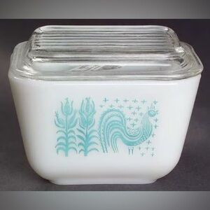 Vintage Pyrex Amish Butterprint Refrigerator Dish
